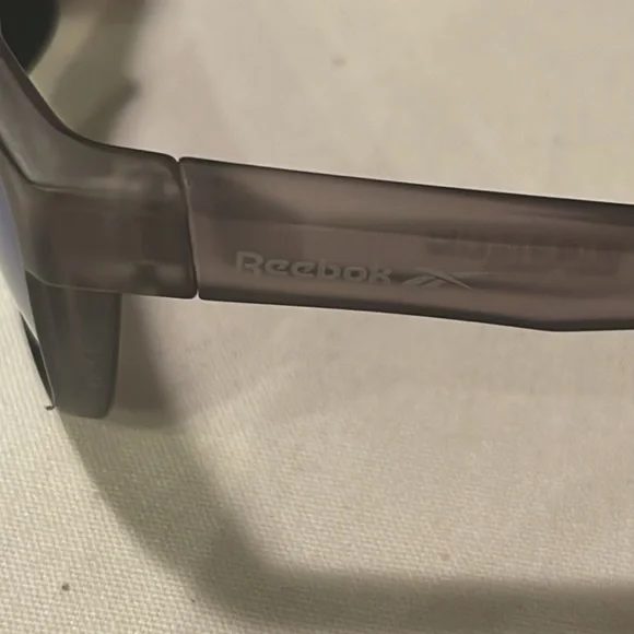 REEBOK RBOP 2103 matte black plastic frames, pink/gold lens.Comfort nose pads - Picture 7 of 9